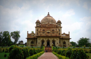 Read more about the article Lucknow’s Historic Sites: A Testament to The city’s Cultural Legacy